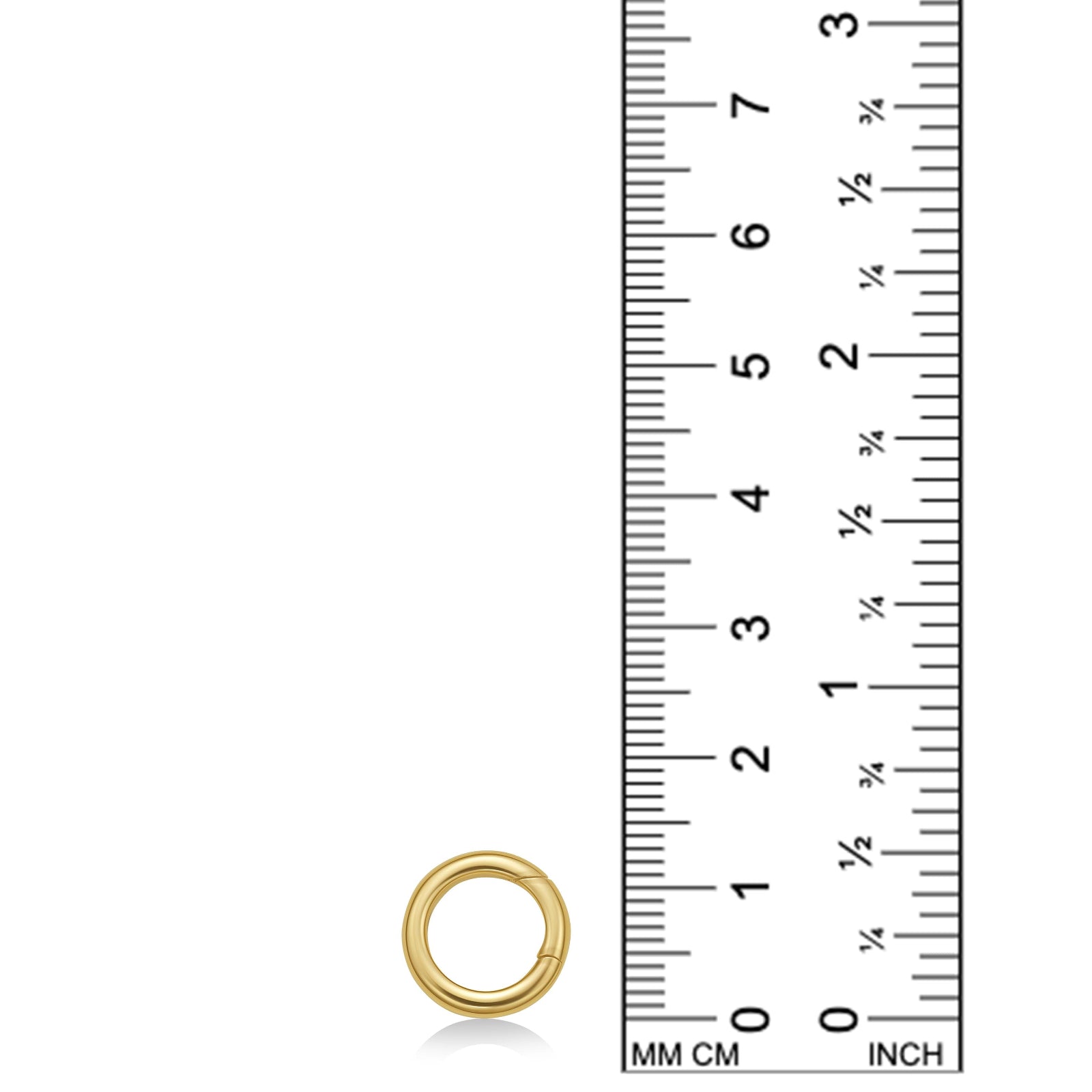 AMANDA PEARL Plain round charm lock in yellow gold next to a ruler on a white background.