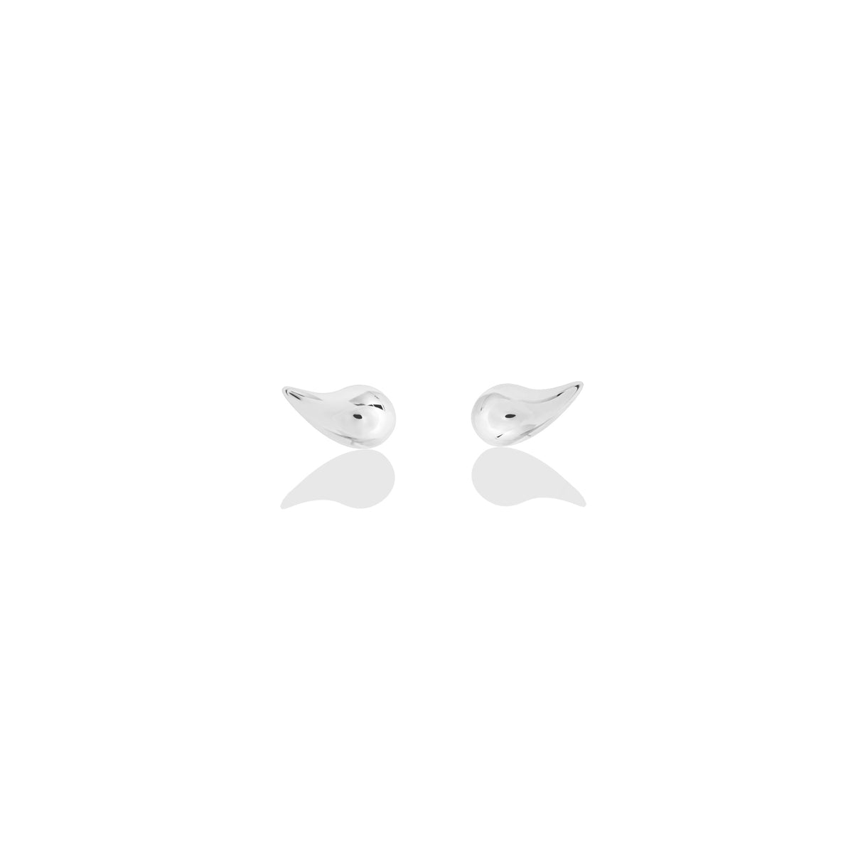 AMANDA PEARL Molten Stud Earrings