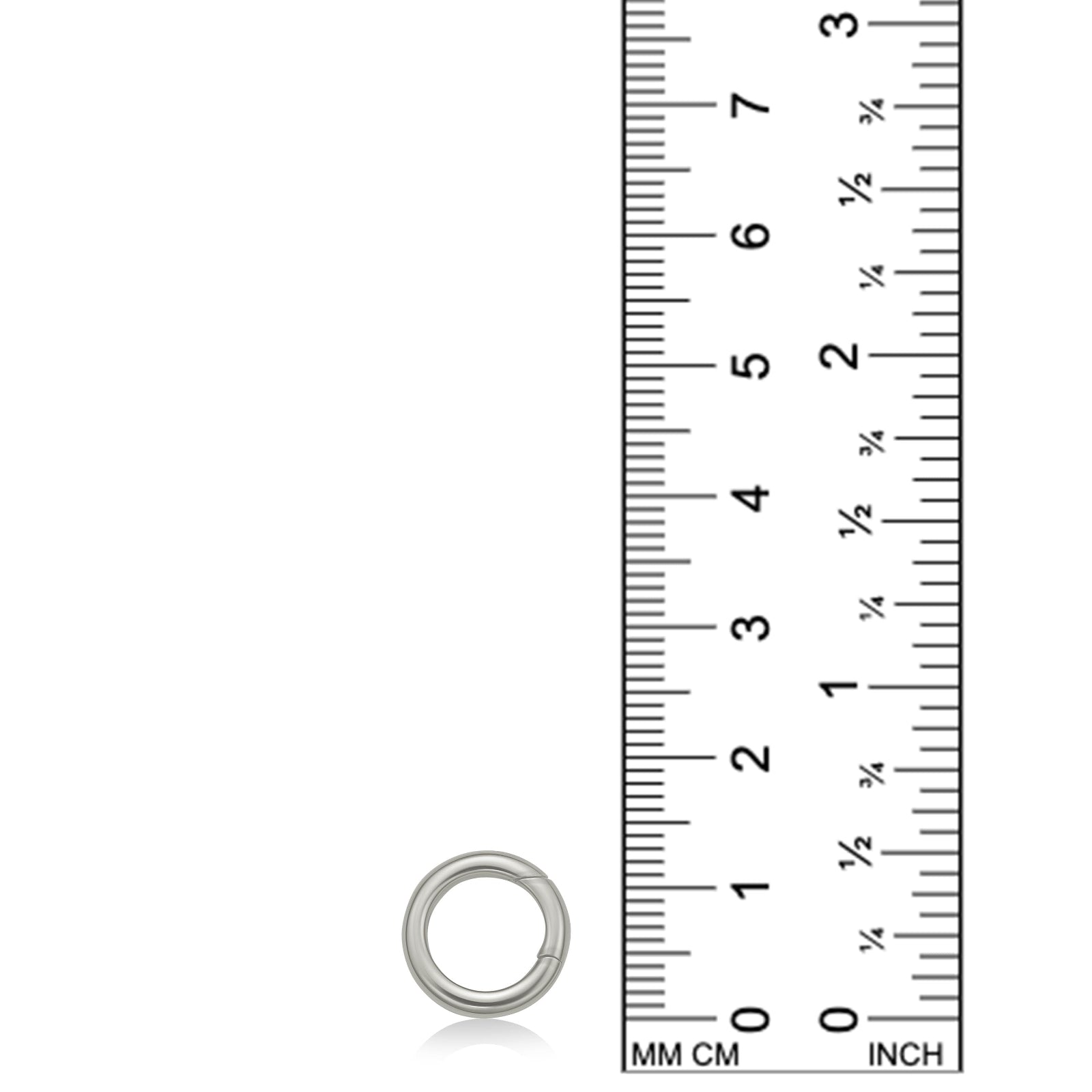 AMANDA PEARL Plain round charm lock in white gold next to a ruler on a white background.