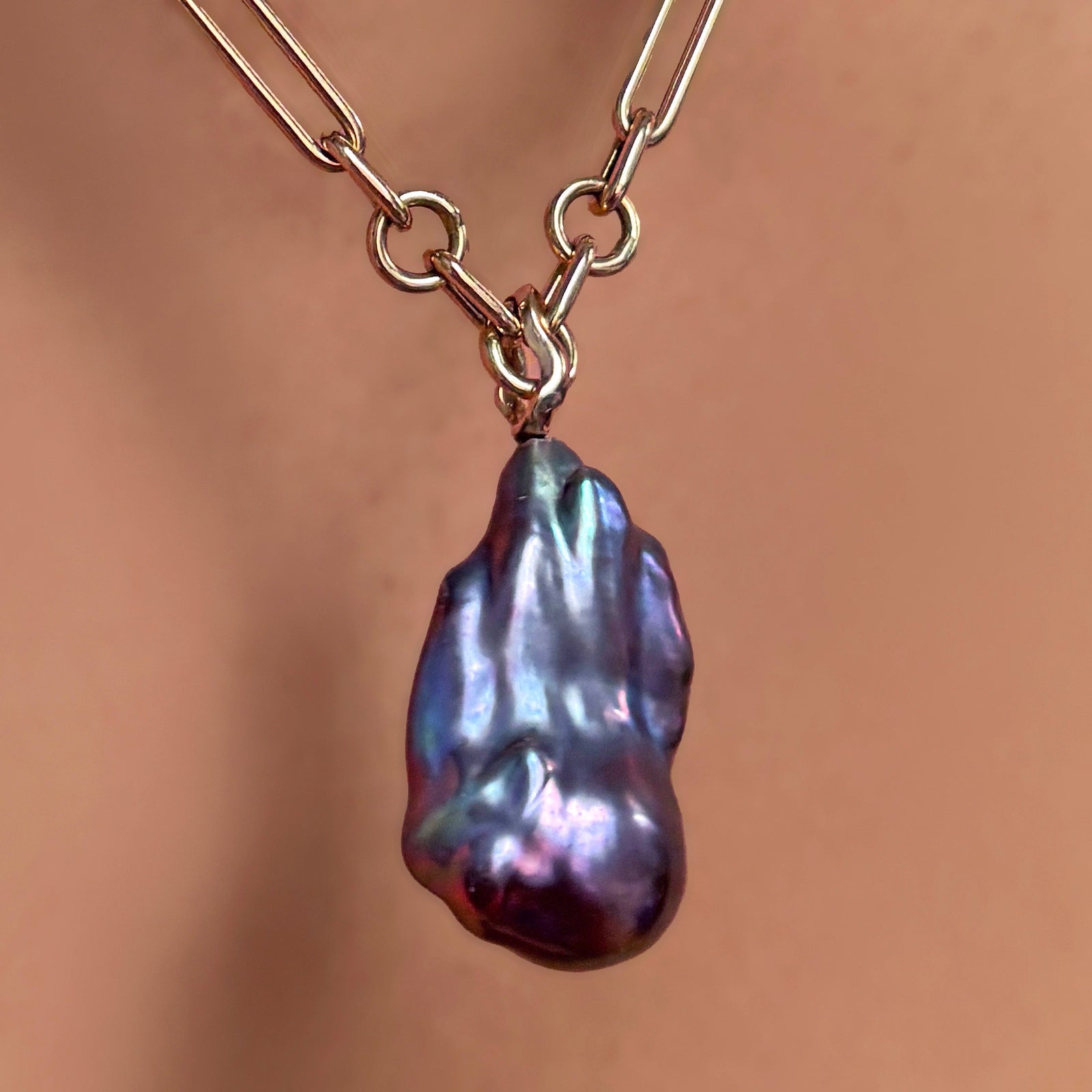 Irregular chain necklace with storm blue baroque pearl charm on a recycled 14k gold ripple bale.