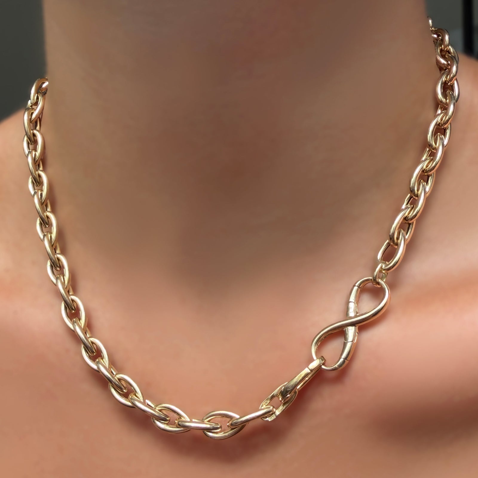 An AMANDA PEARL Drop Link Chain Necklace with Molten Infinity Charm Lock in the clasp.